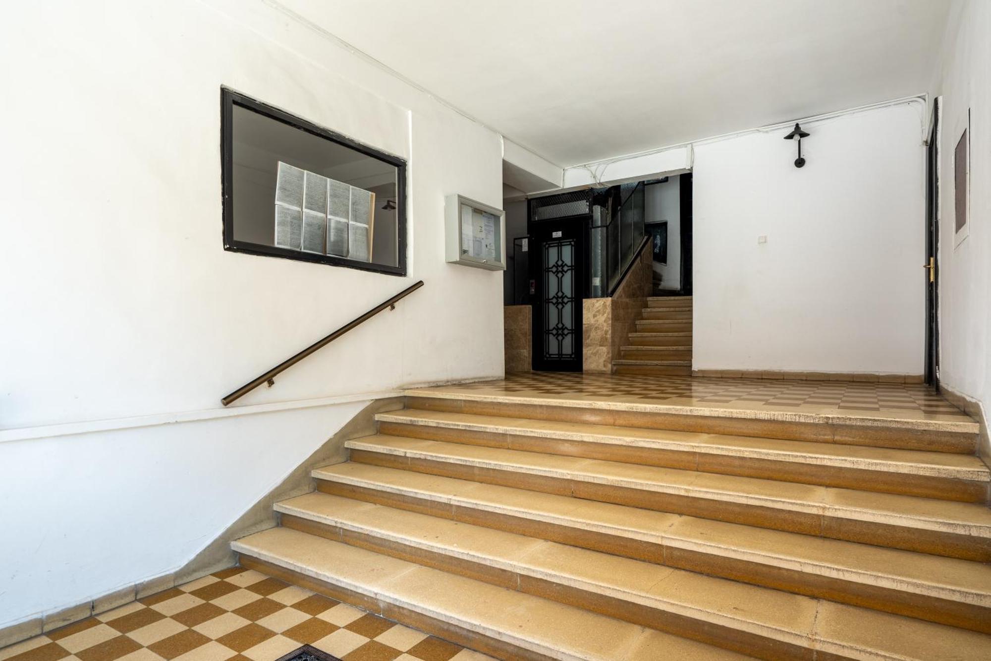 Steps2 Old Town & Metro - The Adventure Apartment Букурещ Екстериор снимка