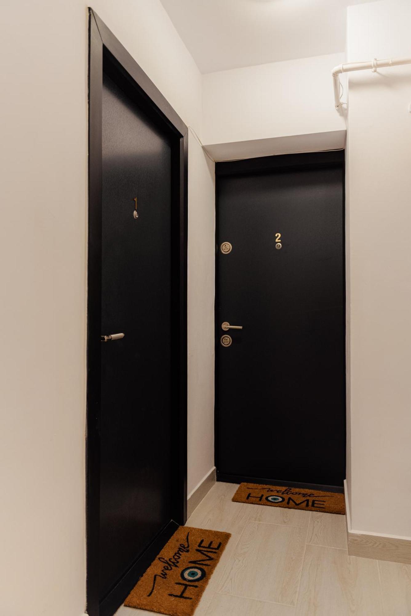 Steps2 Old Town & Metro - The Adventure Apartment Букурещ Екстериор снимка