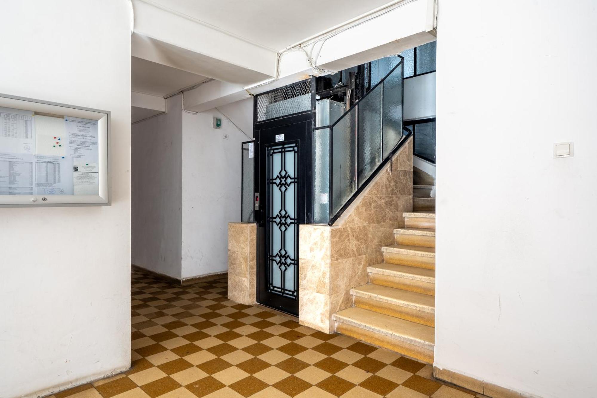 Steps2 Old Town & Metro - The Adventure Apartment Букурещ Екстериор снимка