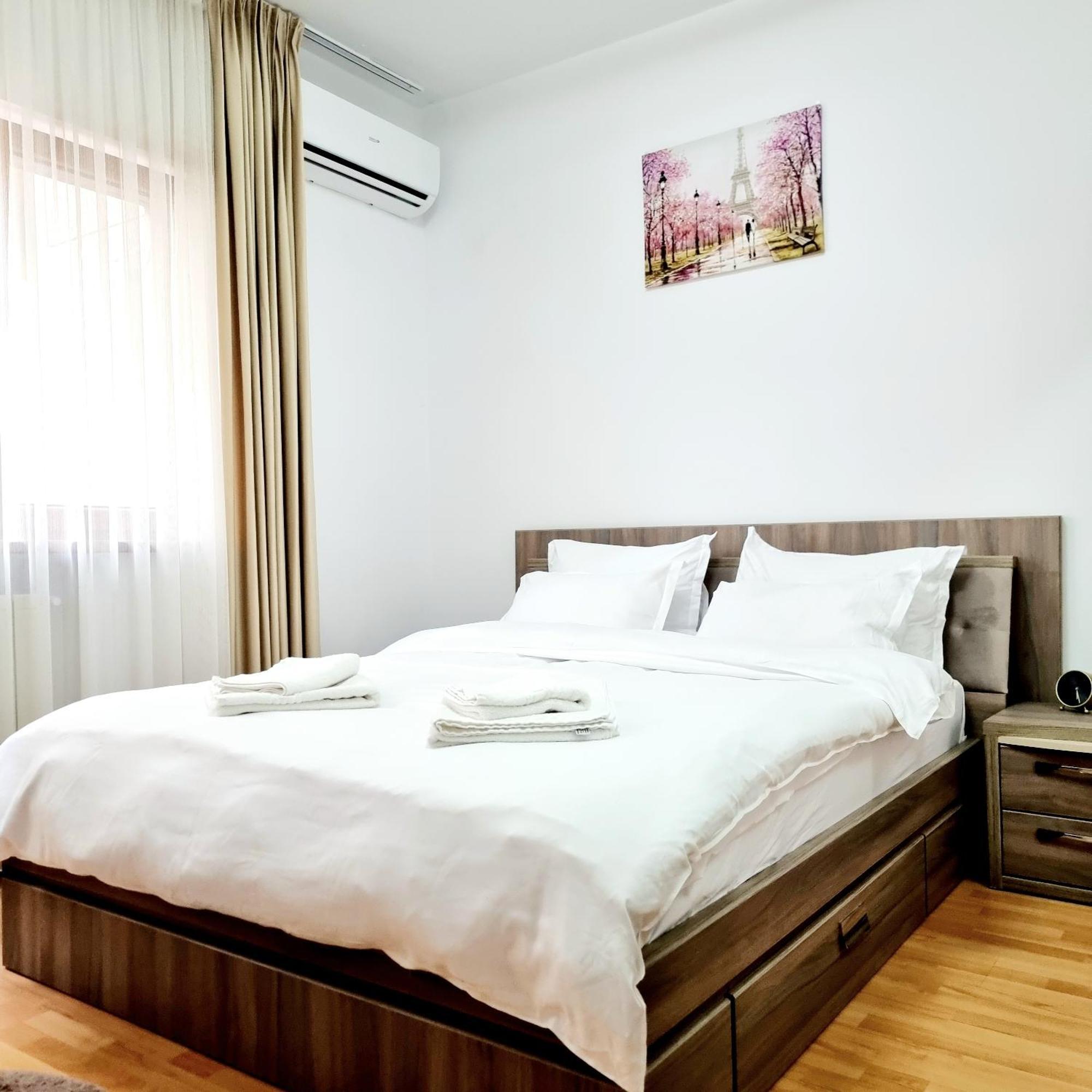 Steps2 Old Town & Metro - The Adventure Apartment Букурещ Екстериор снимка