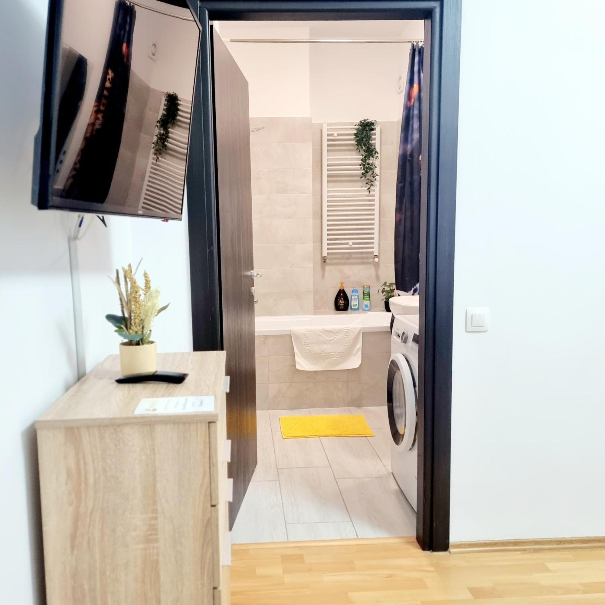 Steps2 Old Town & Metro - The Adventure Apartment Букурещ Екстериор снимка