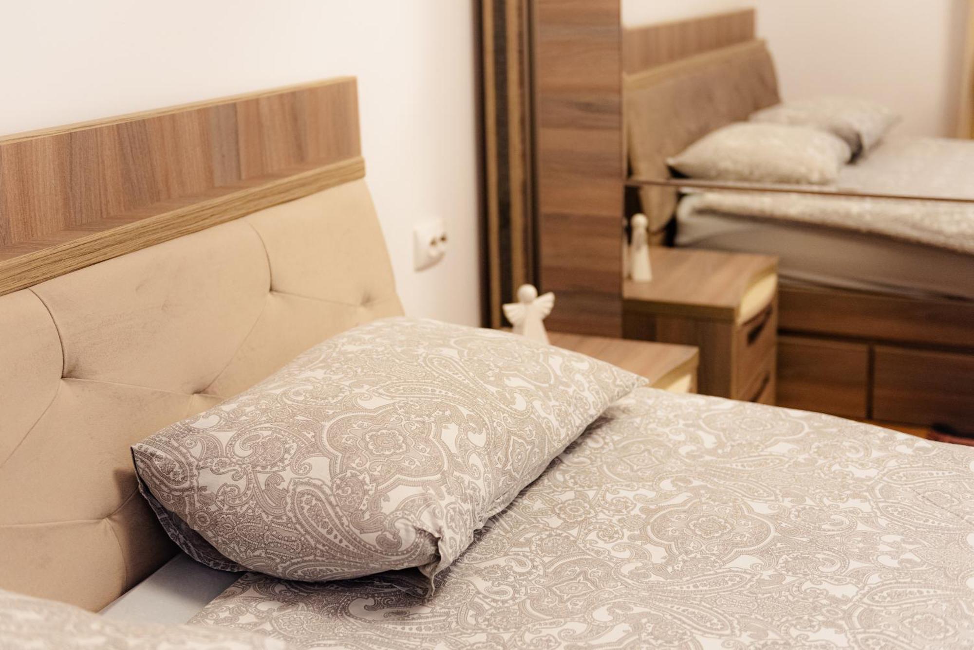 Steps2 Old Town & Metro - The Adventure Apartment Букурещ Екстериор снимка